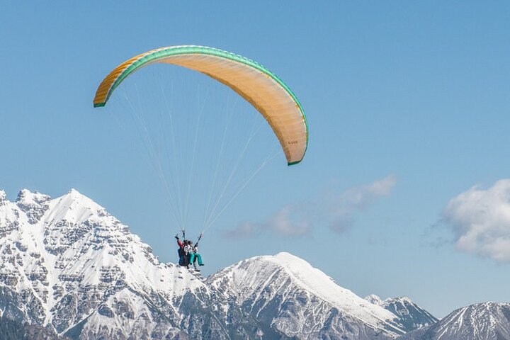 Parapente en tandem avec le champion du monde et son équipe, vallée de Stubai