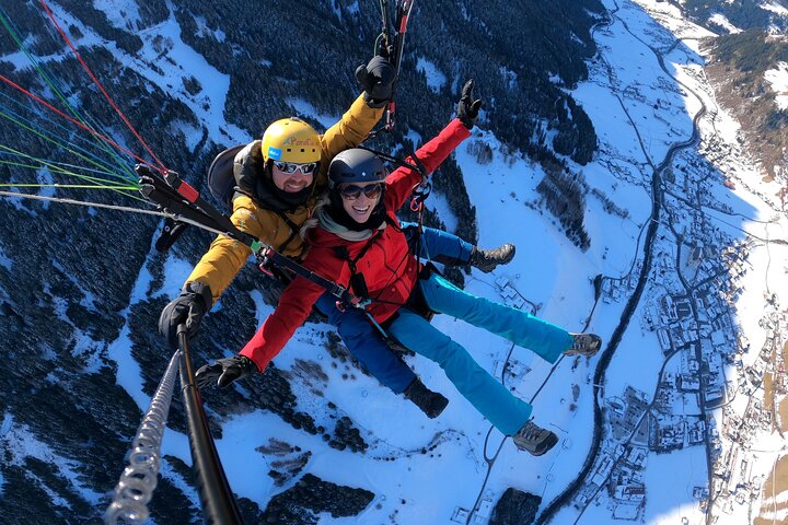 Parapente en tandem avec le champion du monde et son équipe, vallée de Stubai