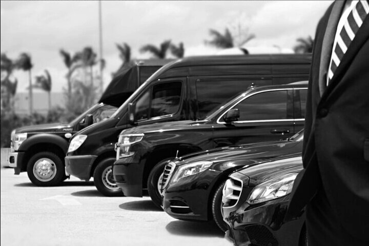 Traslado privado del aeropuerto STL al hotel en St. Louis - Servicio de coche negro