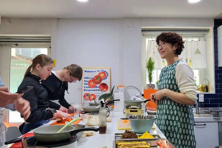Clase de Cocina Coreana en Gyeongju : Bibimbap, Gimbap & Omelette