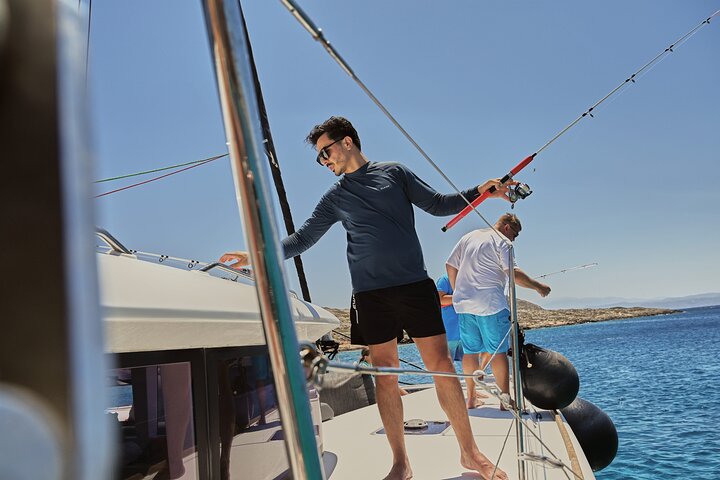 Heraklion : Dia Crociera in catamarano Mediterranea Pasto e divertimento acquatico