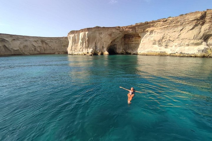Paseo en barco por Ortigia, cuevas marinas, Pillirina y snorkel.