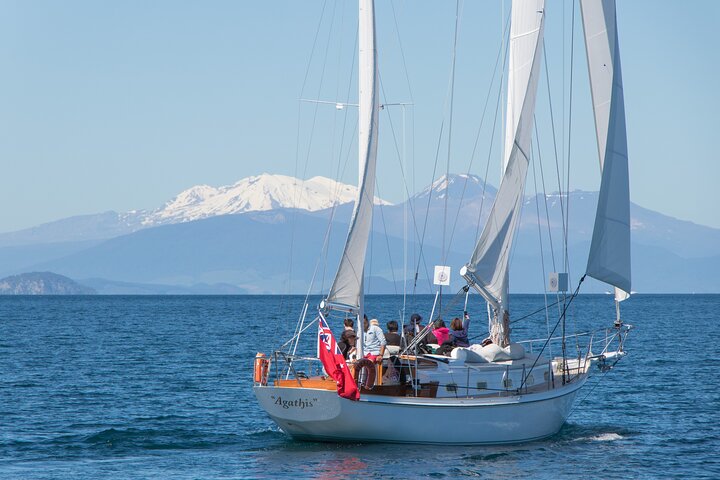 Eco Sailing Tour till Maori hällristningar på Lake Taupo