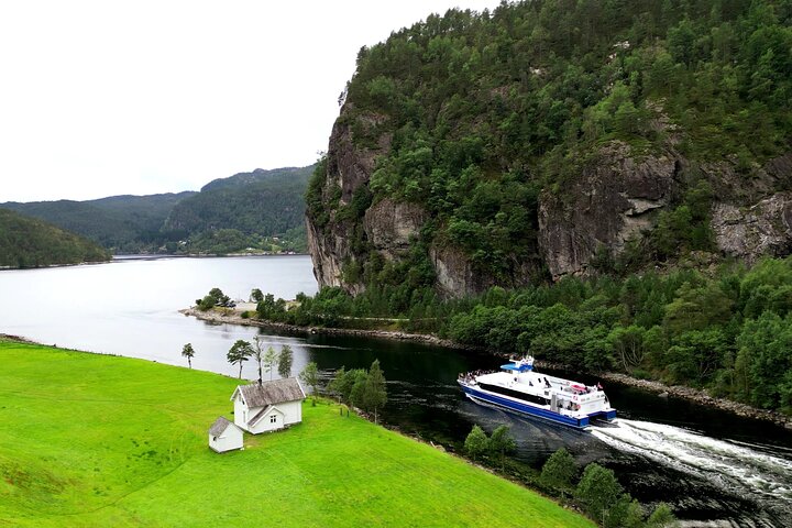 Halvdagsfjordkryssning från Bergen till Mostraumen