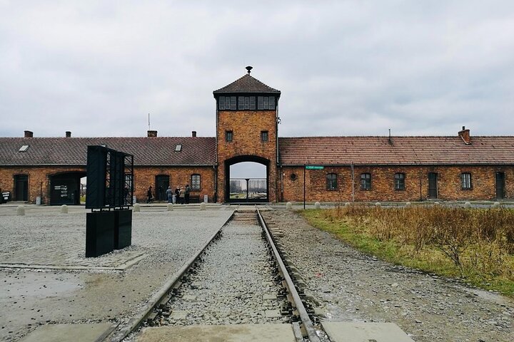 VIP-Tour nach Auschwitz mit privatem Transfer & privatem Fortgeschrittener