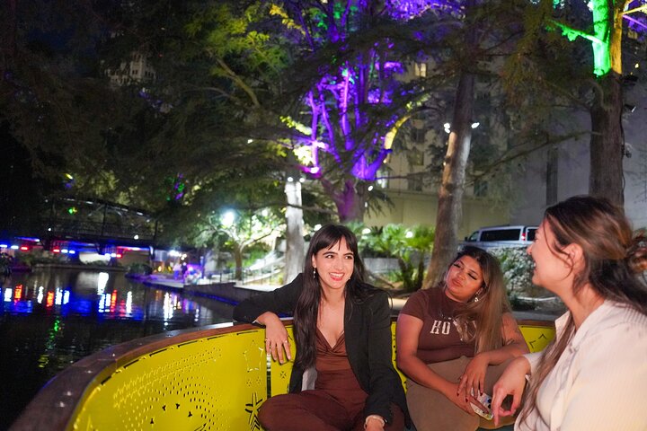 Excursión nocturna premium a San Antonio con crucero por el río