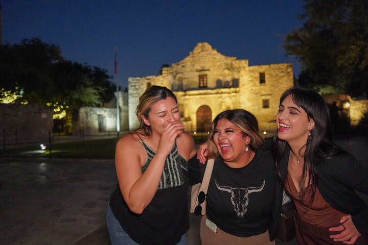 Excursión nocturna premium a San Antonio con crucero por el río