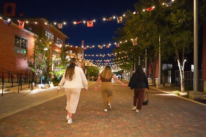 Excursión nocturna premium a San Antonio con crucero por el río