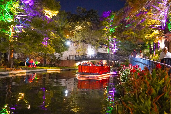 Excursión nocturna premium a San Antonio con crucero por el río