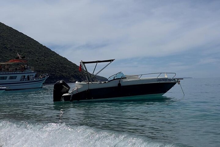 Paseos en barco Lina Aventura costera en Saranda con snorkel