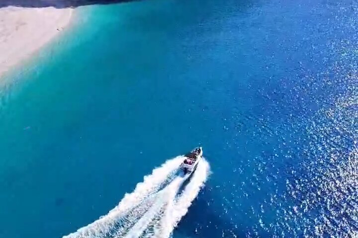 Paseos en barco Lina Aventura costera en Saranda con snorkel