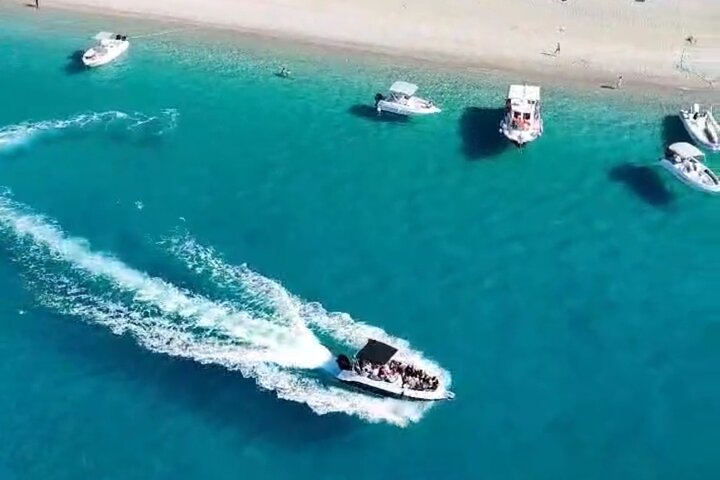 Paseos en barco Lina Aventura costera en Saranda con snorkel
