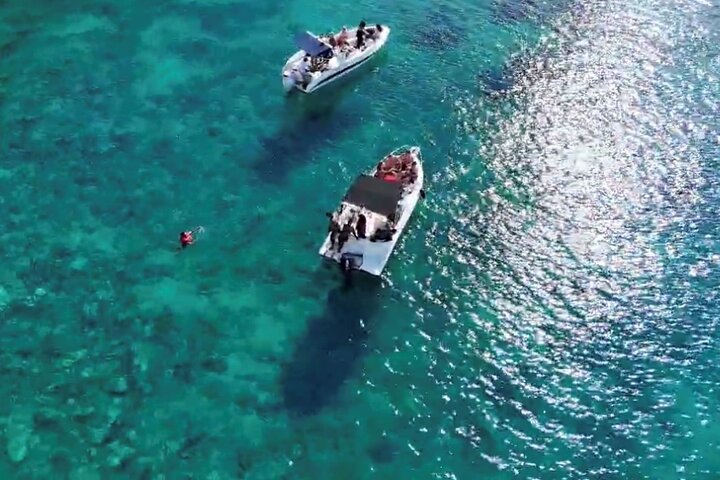 Paseos en barco Lina Aventura costera en Saranda con snorkel