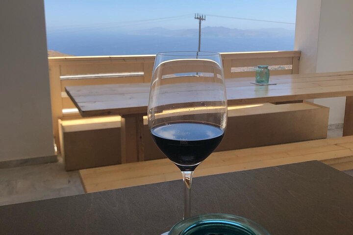 Vinprovning i Tinos: Havsutsikt Terrass Tour & Sommelier Guide