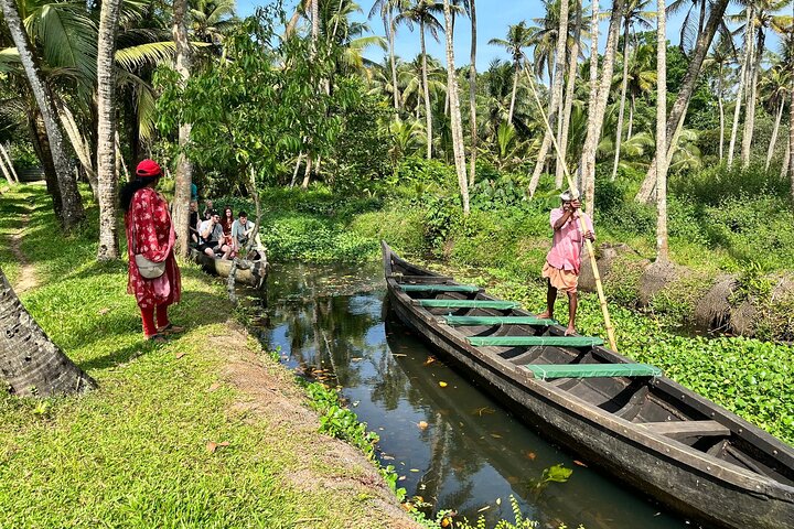 Crucero de día completo en bote en bote por Backwater Village