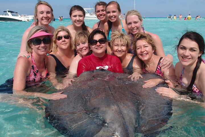 PRIVATE 4Stop Tour: Stingray, Snorkeling, Starfish & 7 Mile Beach
