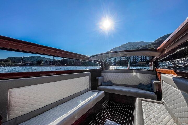 Excursión privada en barco por el lago Como: La escapada en limusina veneciana de madera