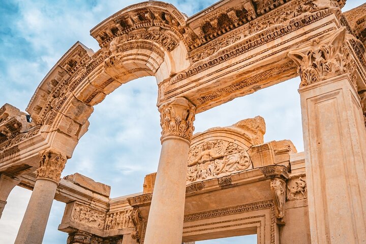 FOR CRUISERS : Ephesus & Virgin Mary Tour with ENTRY TICKET + LUNCH (クルーザー用:エフェソスと聖母マリアの入場券+ランチ付きツアー)