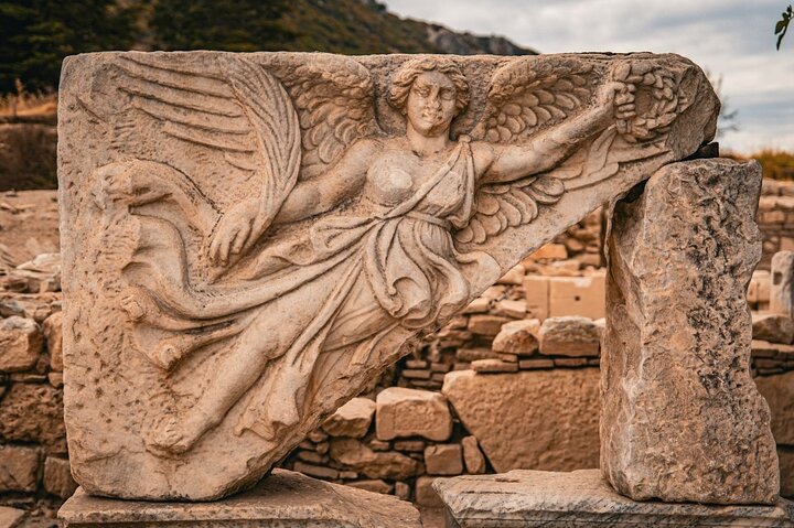 FOR CRUISERS : Ephesus & Virgin Mary Tour with ENTRY TICKET + LUNCH (クルーザー用:エフェソスと聖母マリアの入場券+ランチ付きツアー)