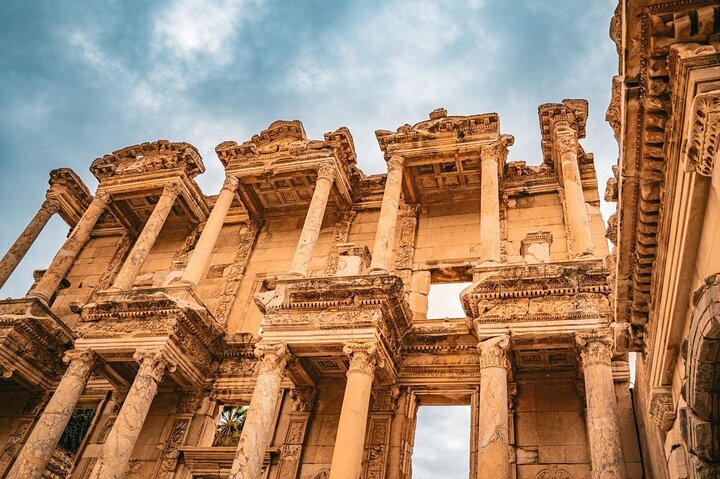 FOR CRUISERS : Ephesus & Virgin Mary Tour with ENTRY TICKET + LUNCH (クルーザー用:エフェソスと聖母マリアの入場券+ランチ付きツアー)