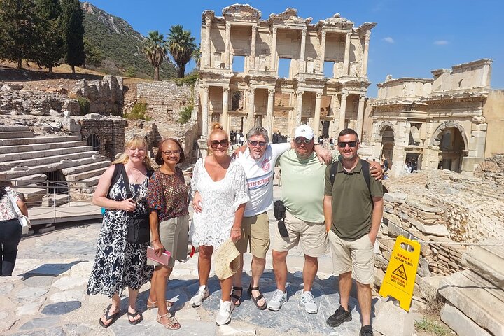 FOR CRUISERS : Ephesus & Virgin Mary Tour with ENTRY TICKET + LUNCH (クルーザー用:エフェソスと聖母マリアの入場券+ランチ付きツアー)