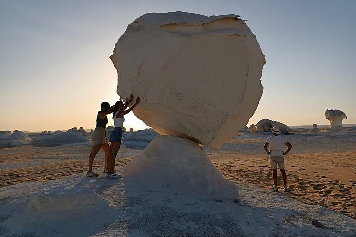 2 - Dag Bahariya Oasis Witte en Zwarte Overnachting Camping Jeep Tour