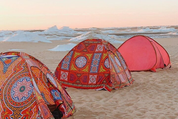 2 - Dag Bahariya Oasis Witte en Zwarte Overnachting Camping Jeep Tour