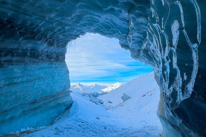 Avventura nella Grotta di Ghiaccio del Ghiacciaio Castner da Fairbanks