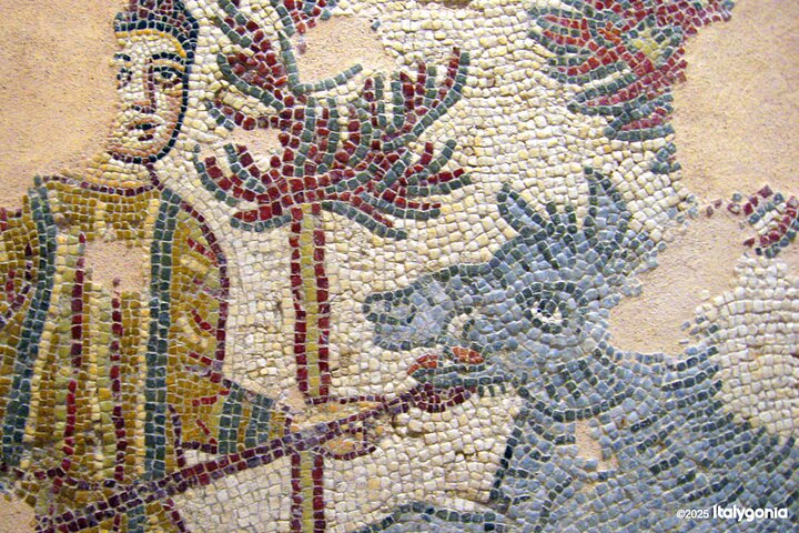 Tour al MarTa, il museo archeologico di Taranto: eccezionali manufatti d'oro davvero notevoli