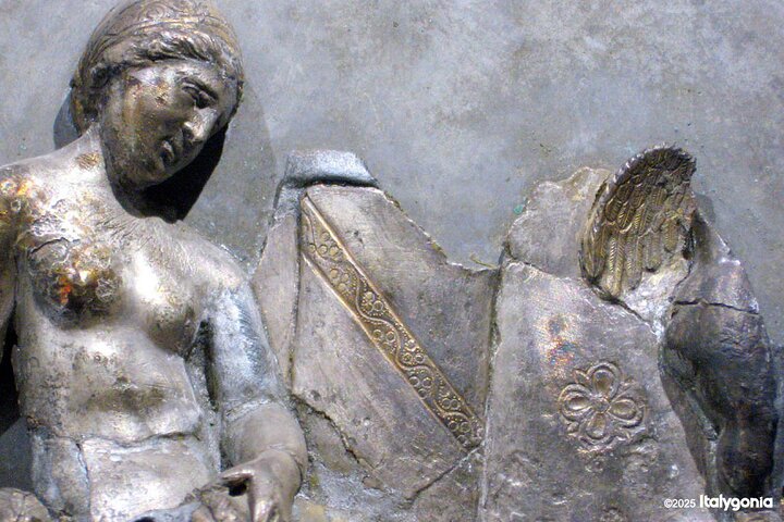 Tour al MarTa, il museo archeologico di Taranto: eccezionali manufatti d'oro davvero notevoli