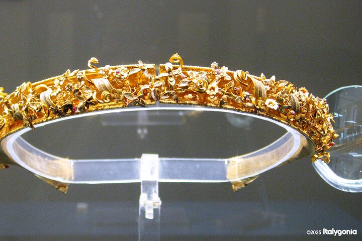 Tour al MarTa, il museo archeologico di Taranto: eccezionali manufatti d'oro davvero notevoli
