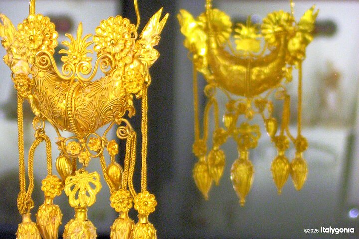 Tour al MarTa, il museo archeologico di Taranto: eccezionali manufatti d'oro davvero notevoli
