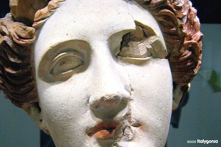 Tour al MarTa, il museo archeologico di Taranto: eccezionali manufatti d'oro davvero notevoli