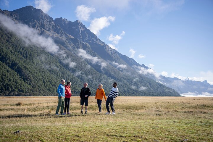 Tour di Milford Sound di un'intera giornata con crociera e passeggiate da Te Anau