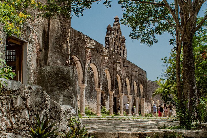 Uxmal, Hacienda Mucuyché, Cenotes y Auténtica Cocina Yucateca