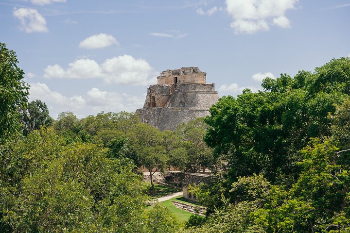 Uxmal, Hacienda Mucuyché, Cenotes y Auténtica Cocina Yucateca