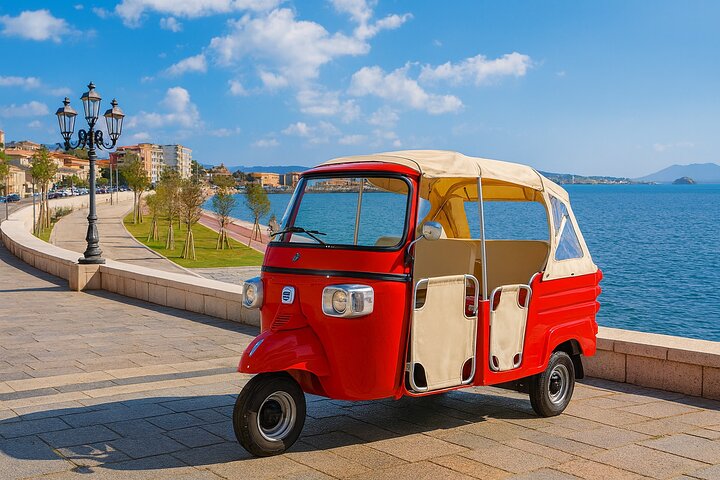 Olbia: Passeio romântico privado de tuk-tuk + transporte incluído