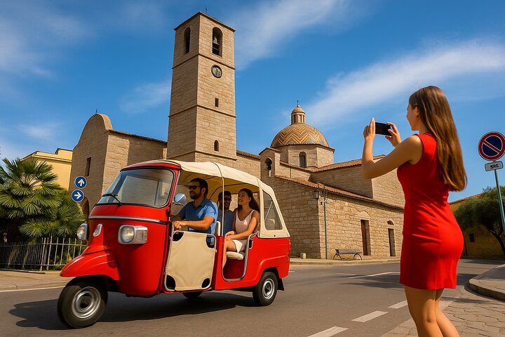 Olbia: Passeio romântico privado de tuk-tuk + transporte incluído