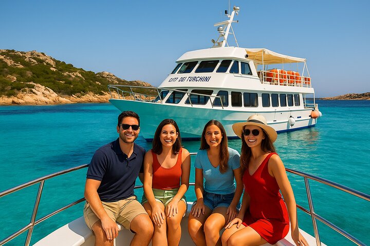 Olbia: Båttur til Maddalena-øygruppen + transport inkludert