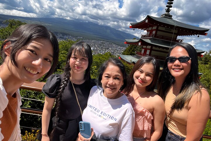 Mt. Fuji Skjulte Perler & Gotemba Outlets med Lokal Vejleder & Chauffør
