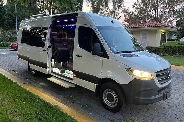 Privater VIP-Transfer von San Andrés zum Flughafen ADZ