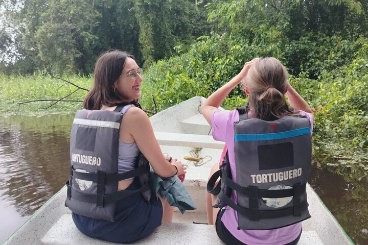 Tortuguero-Tour auf den Kanälen im Kanu mit Elektromotor