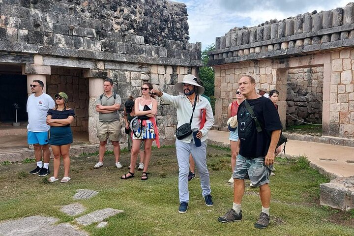 Uxmal, dois cenotes incríveis e passeio de comida local a partir de Mérida