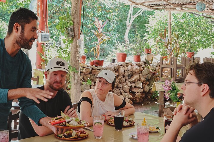 Uxmal, dois cenotes incríveis e passeio de comida local a partir de Mérida
