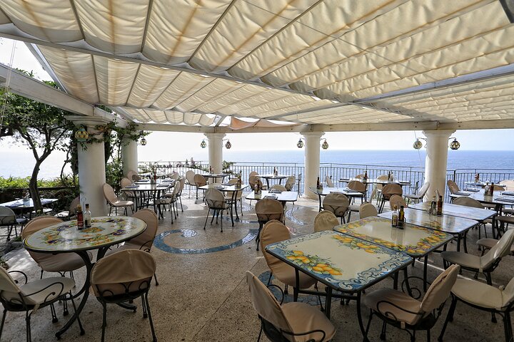Amalfiküste Positano & Sorrent Signature Gruppentour von Neapel