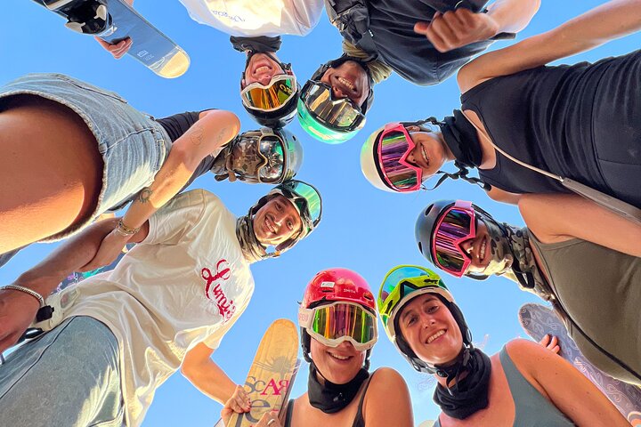 De ultieme sandboard- en sandski-ervaring, zonsondergang, buggy en kampvuur!