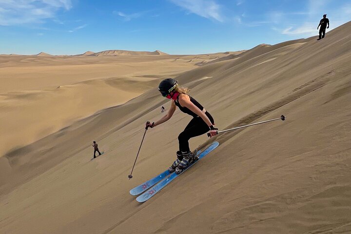 De ultieme sandboard- en sandski-ervaring, zonsondergang, buggy en kampvuur!