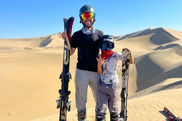 De ultieme sandboard- en sandski-ervaring, zonsondergang, buggy en kampvuur!