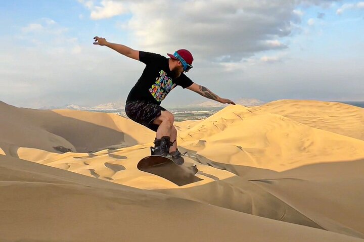 De ultieme sandboard- en sandski-ervaring, zonsondergang, buggy en kampvuur!