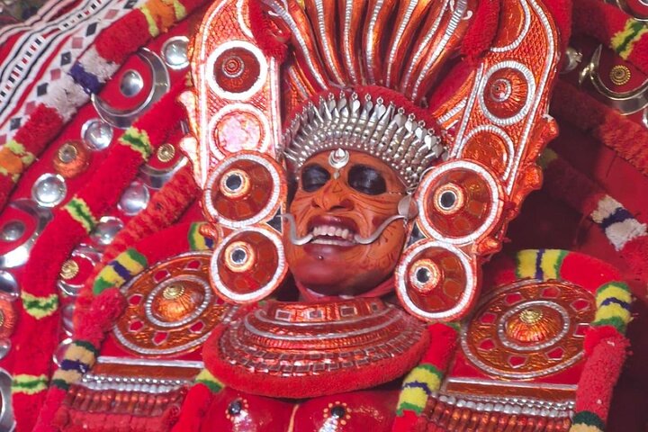 Kochi : Show de Kathakali, Theyyam & Kalaripayattu con Transferencias